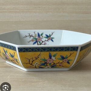 Japanese Arita Ware Hexagon Shaped Floral Pattern Flat Bowl